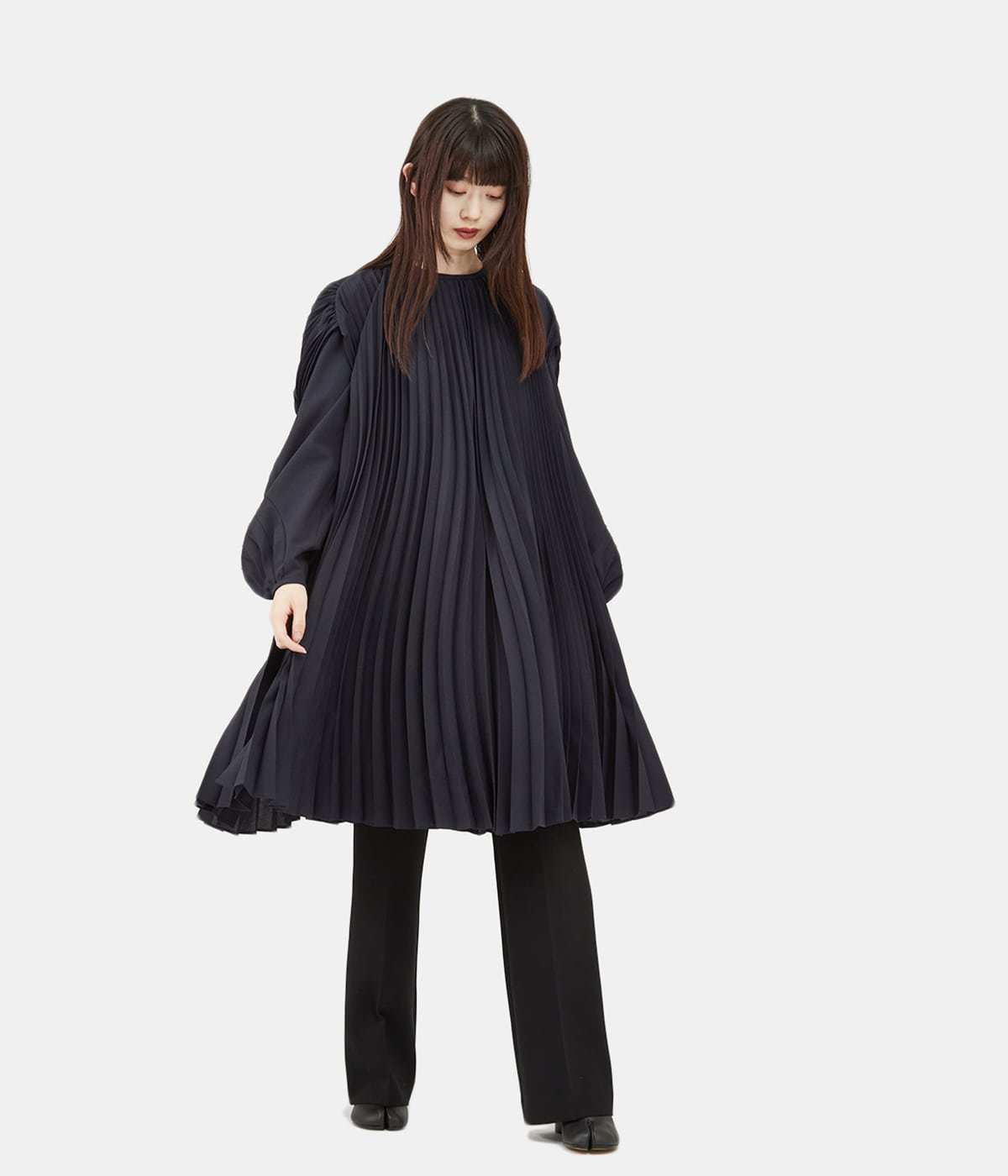 mame kurogouchi curved pleated dressグレー