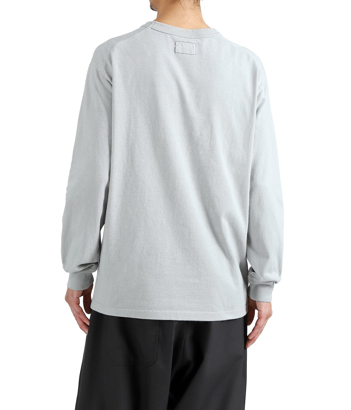 model（175cm / 60kg）B85 W75 H92 着用サイズ：M
