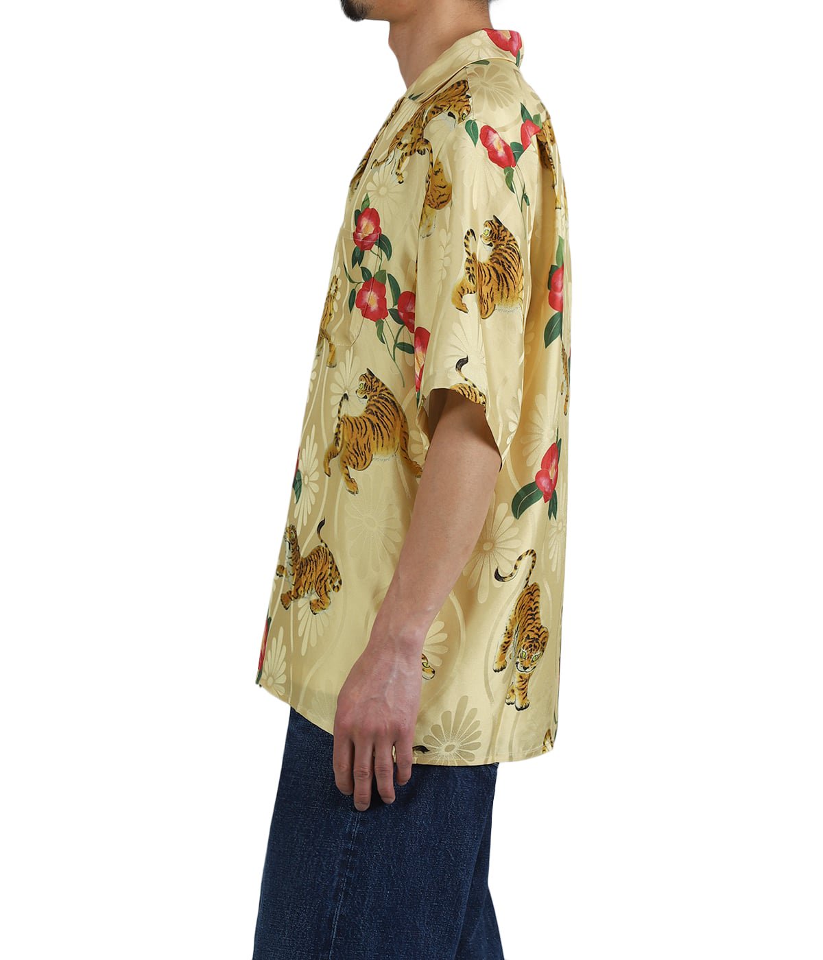model（175cm / 60kg）B85 W75 H92 着用サイズ：2(L)