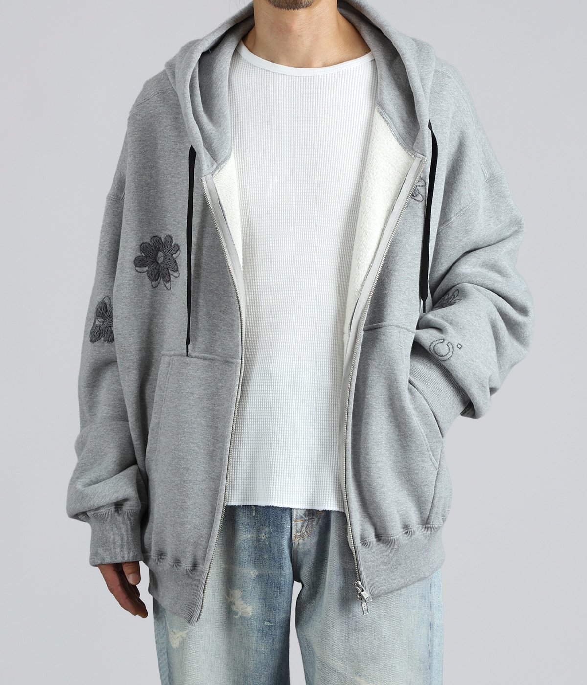 model(175cm / 60kg)B85 W75 H92 着用サイズ：3