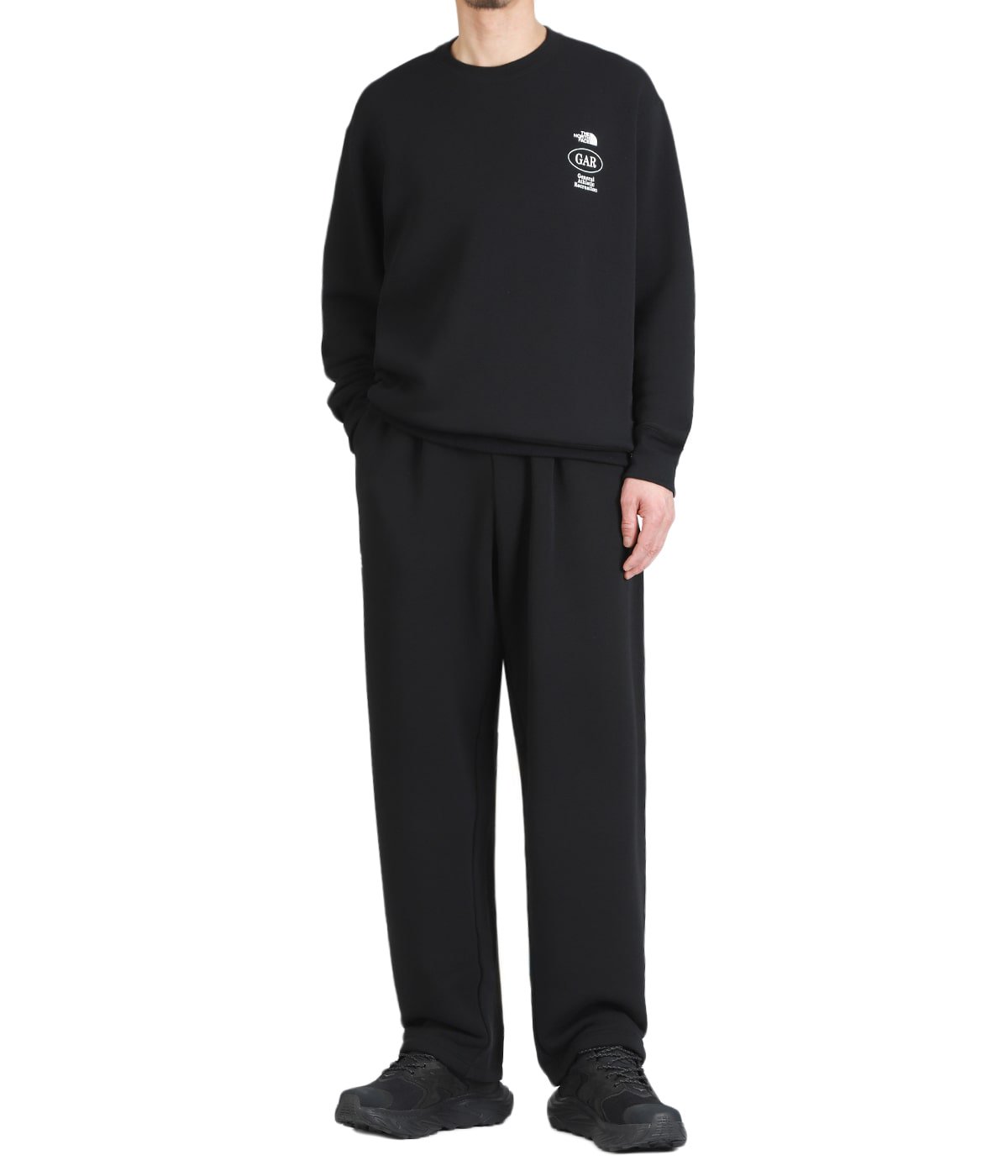 TOPS：GAR Sweat Crew を着用