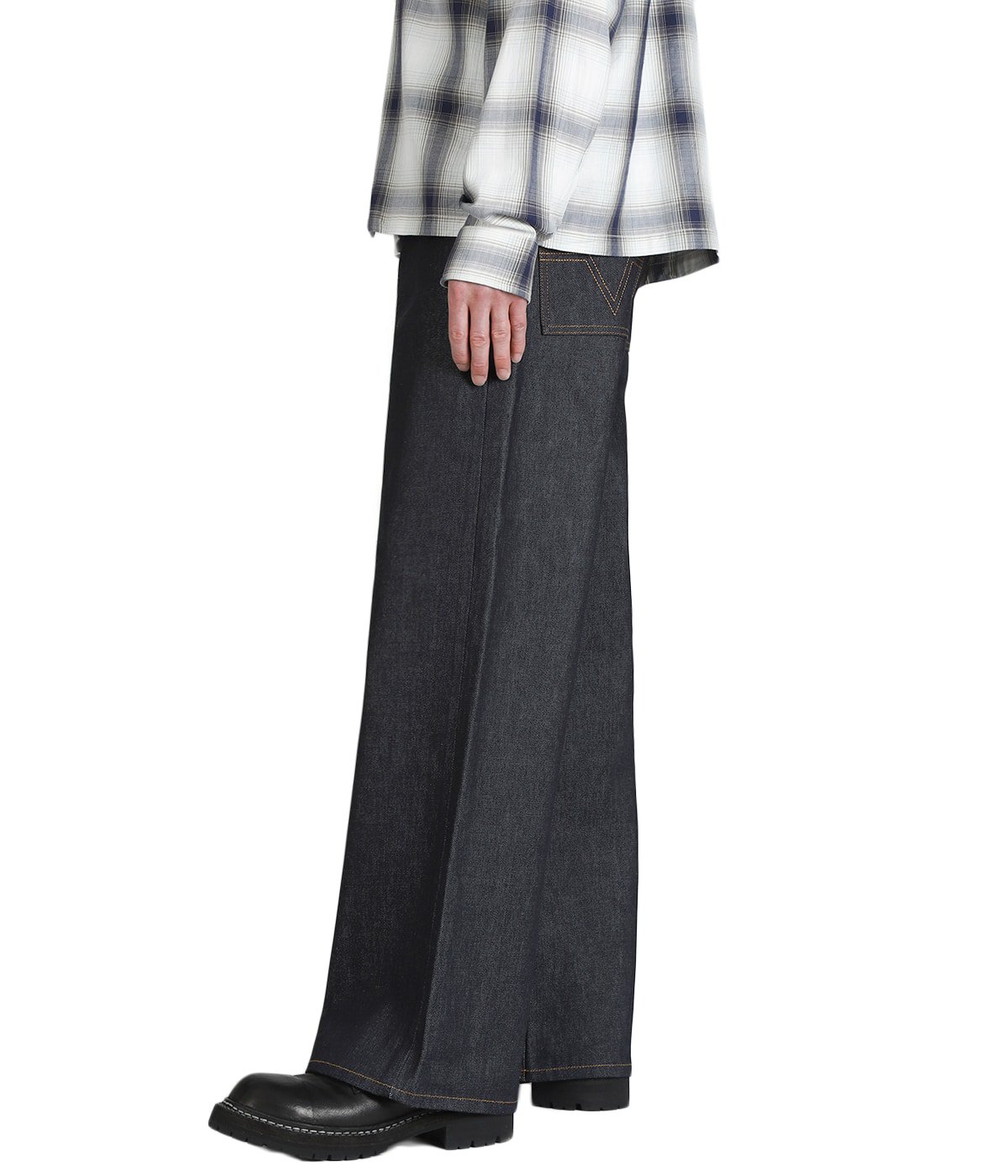 model（175cm / 60kg）B85 W75 H92 着用サイズ：30