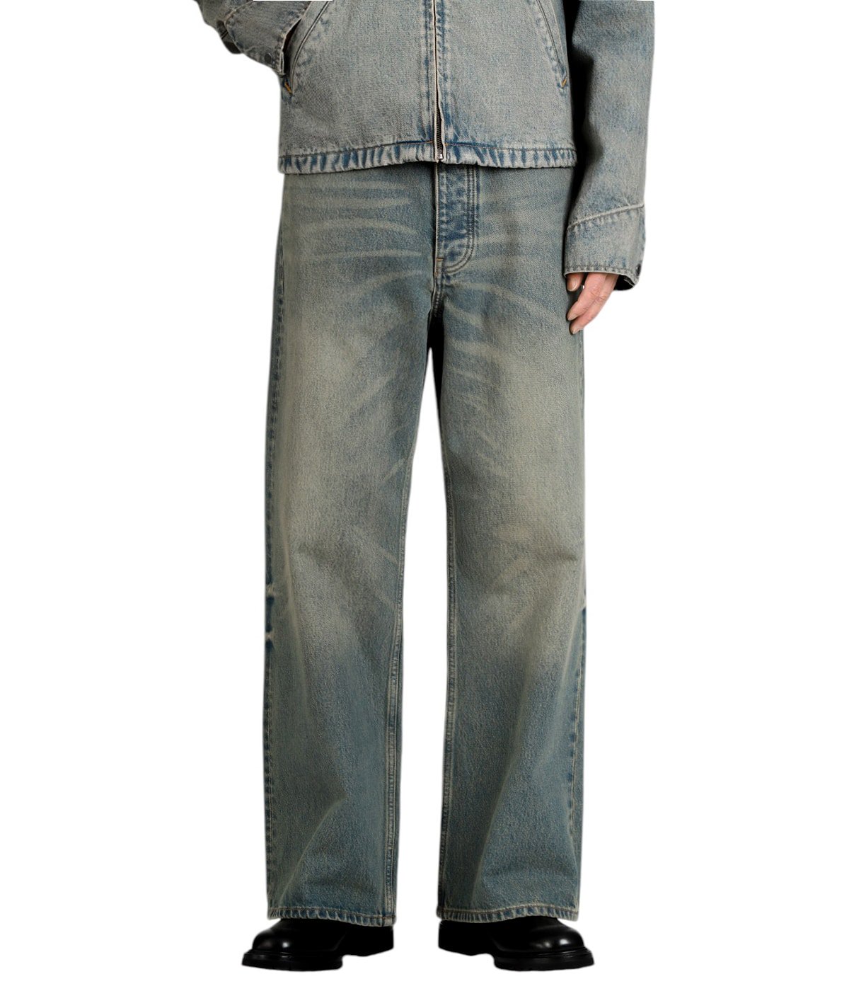 model（175cm / 60kg）B85 W75 H92 着用サイズ：32