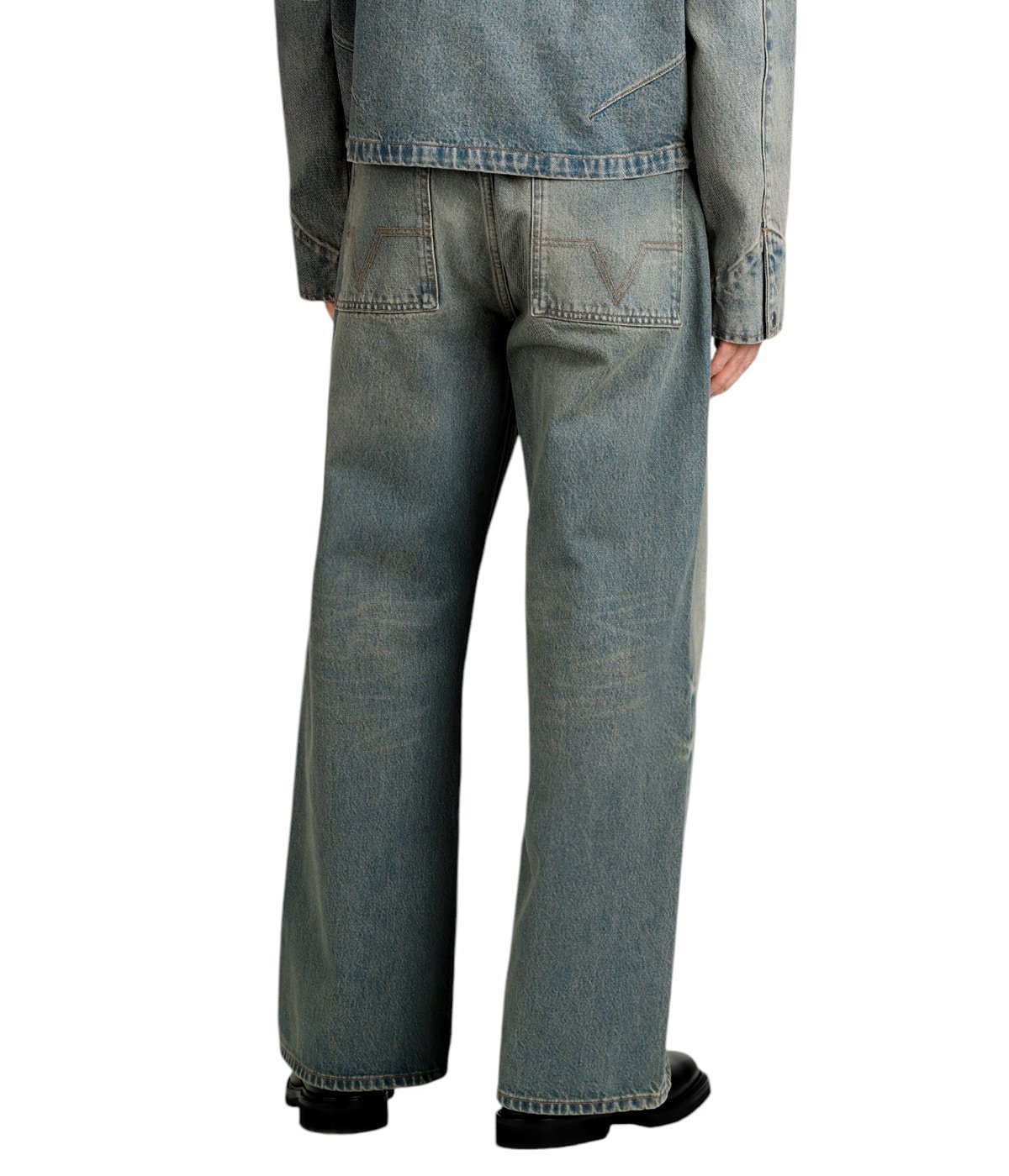 model（175cm / 60kg）B85 W75 H92 着用サイズ：32