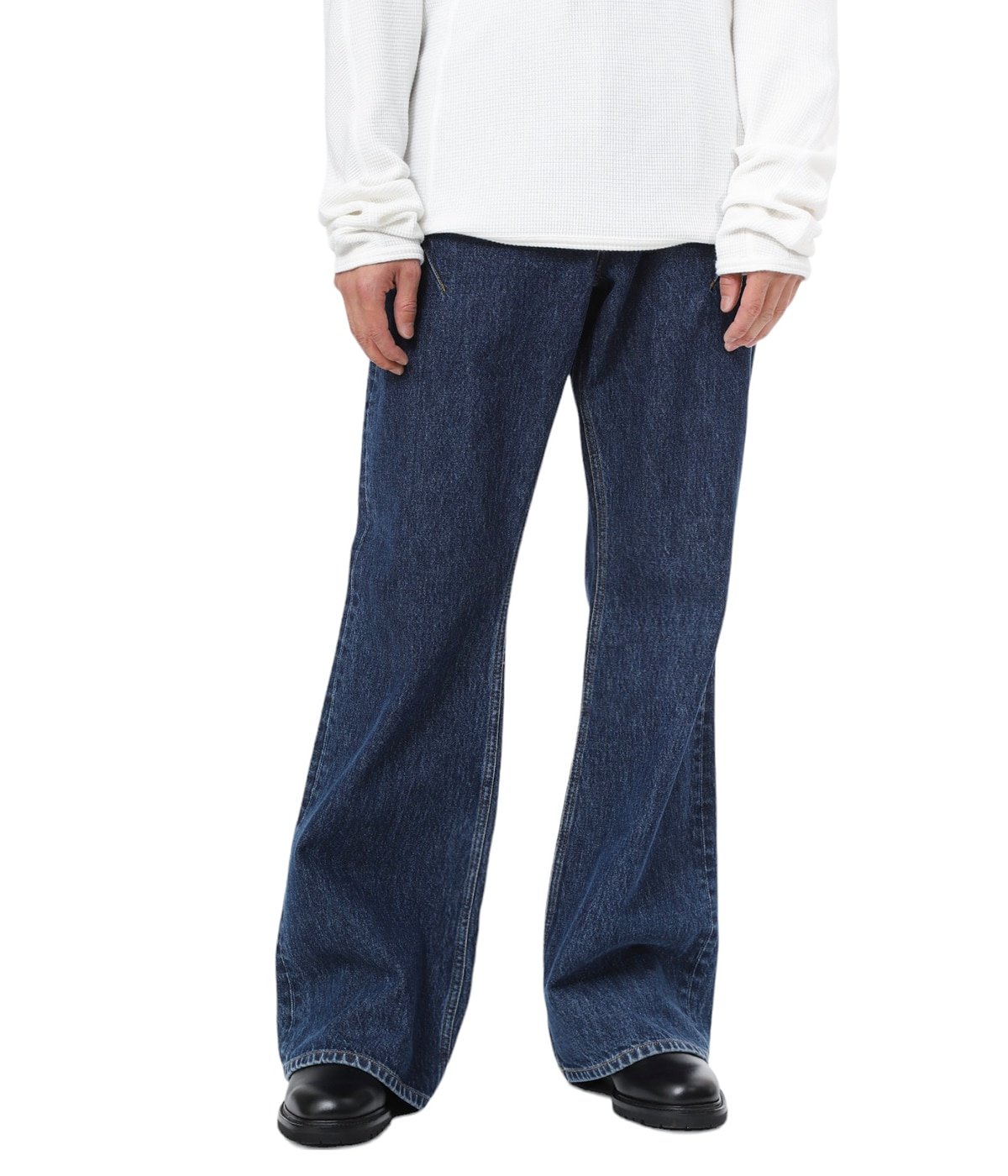 model（175cm / 60kg）B85 W75 H92 着用サイズ：32