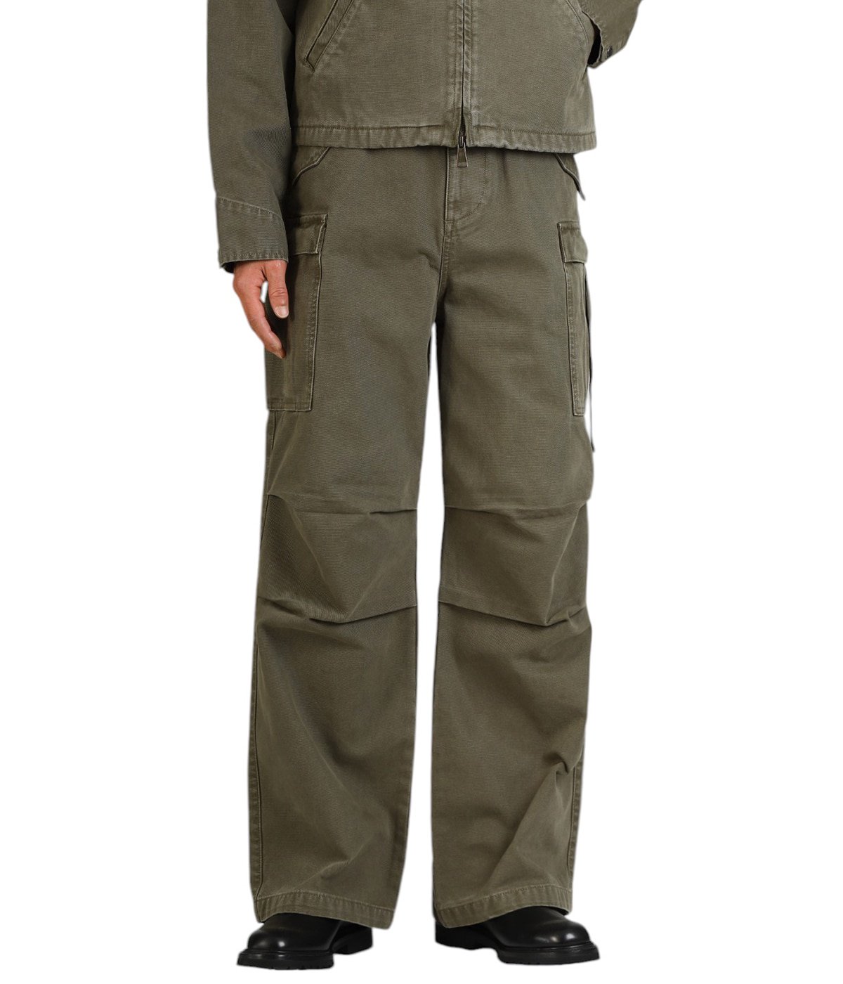 model（175cm / 60kg）B85 W75 H92 着用サイズ：32