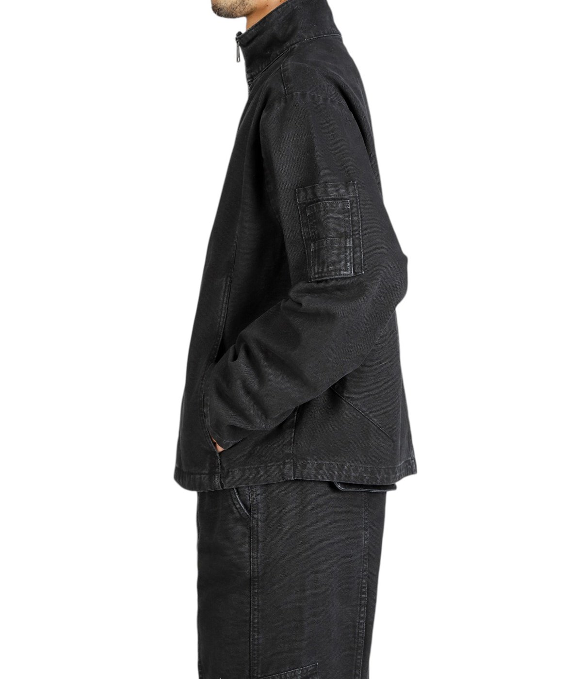 model（184cm / 63kg）B85 W80 H102 着用サイズ：L