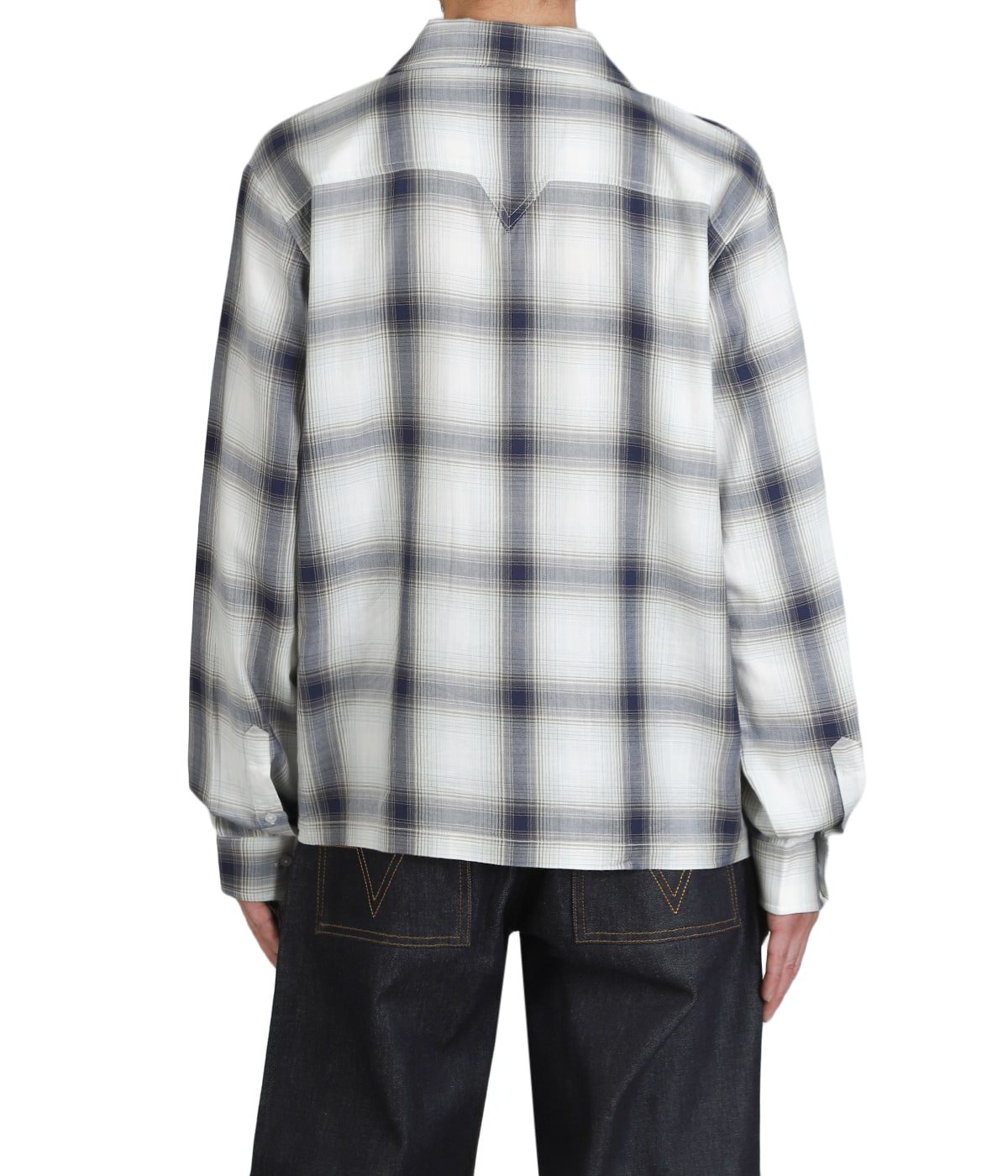 model（175cm / 60kg）B85 W75 H92 着用サイズ：M
