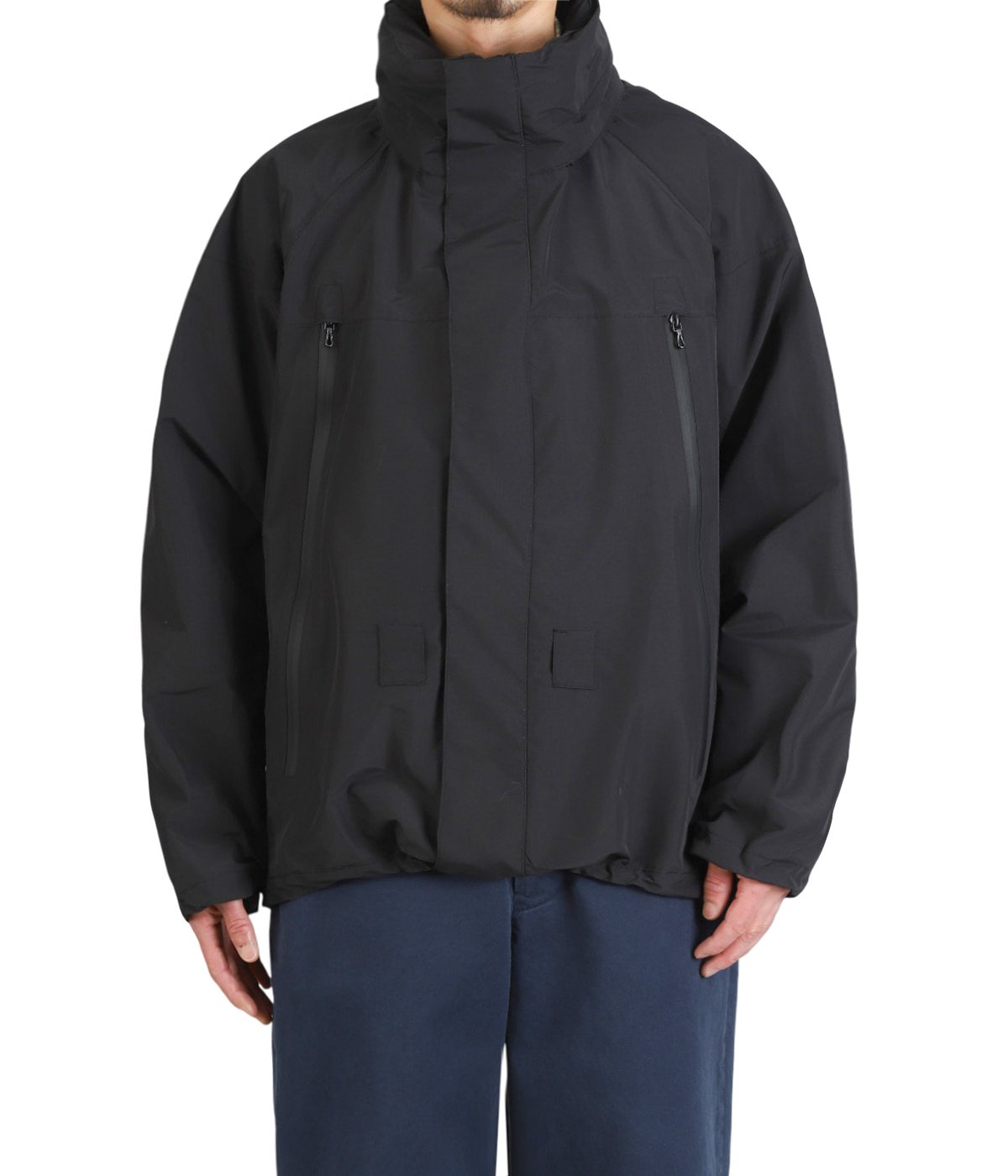 model（175cm / 60kg）B85 W75 H92 着用サイズ：M
