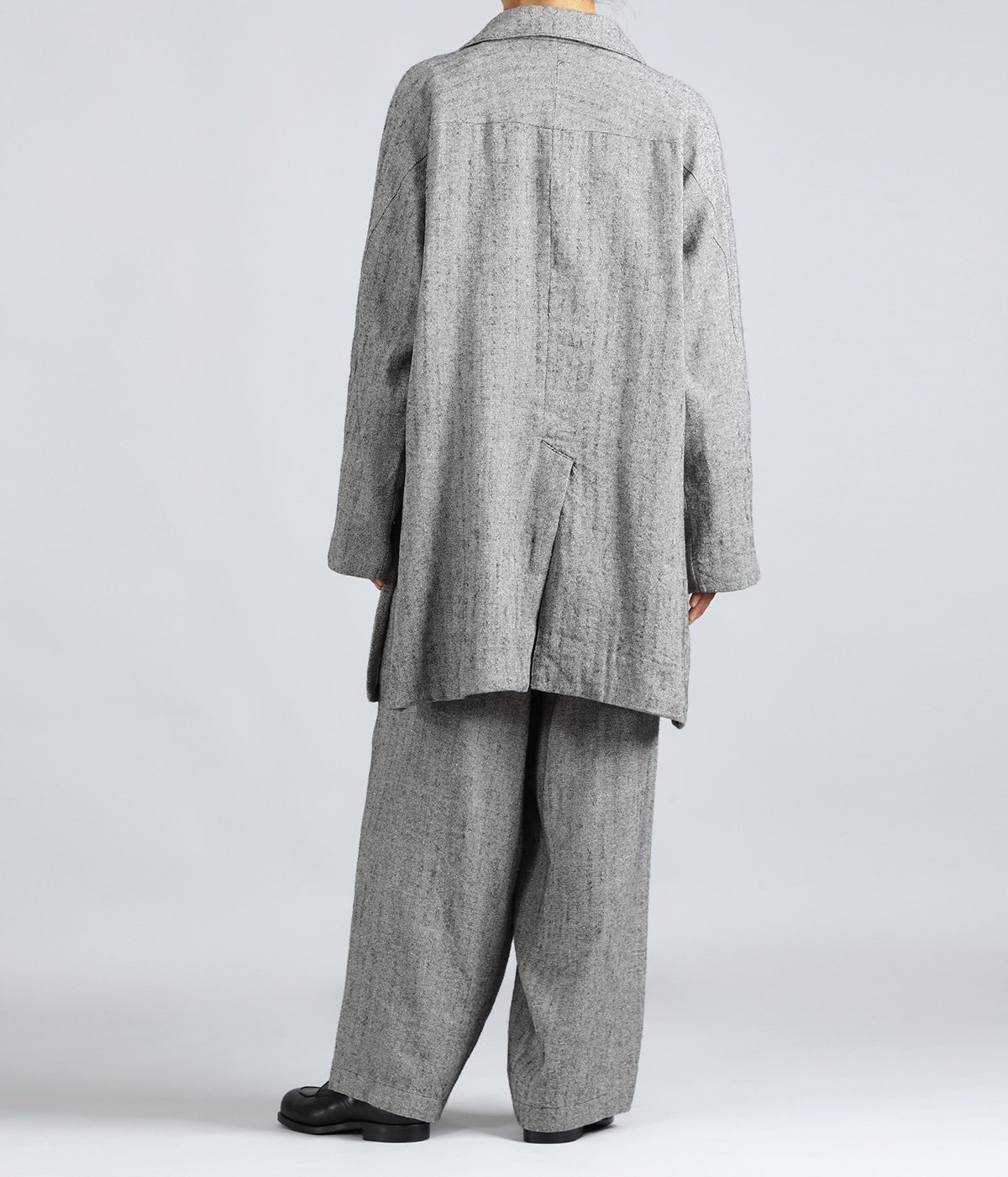 model（175cm / 60kg）B85 W75 H92 着用サイズ：M