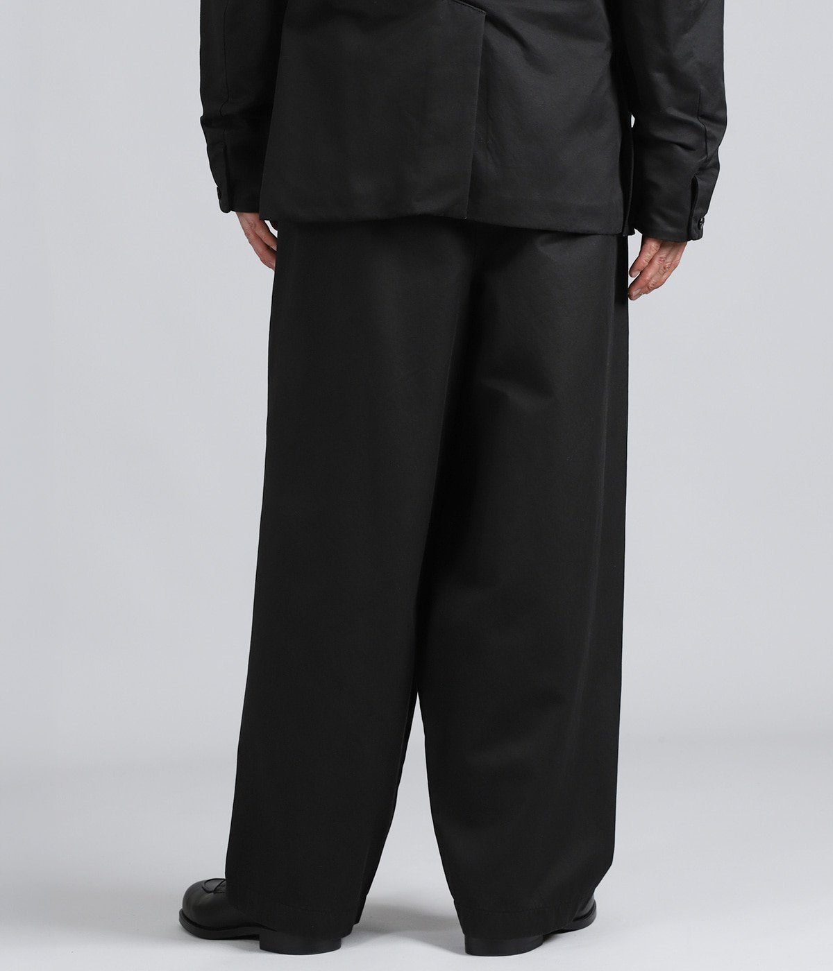 model（175cm / 60kg）B85 W75 H92 着用サイズ：M