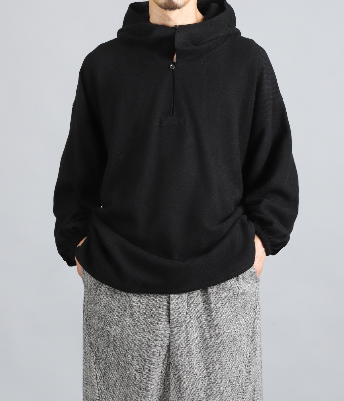 model（175cm / 60kg）B85 W75 H92 着用サイズ：M