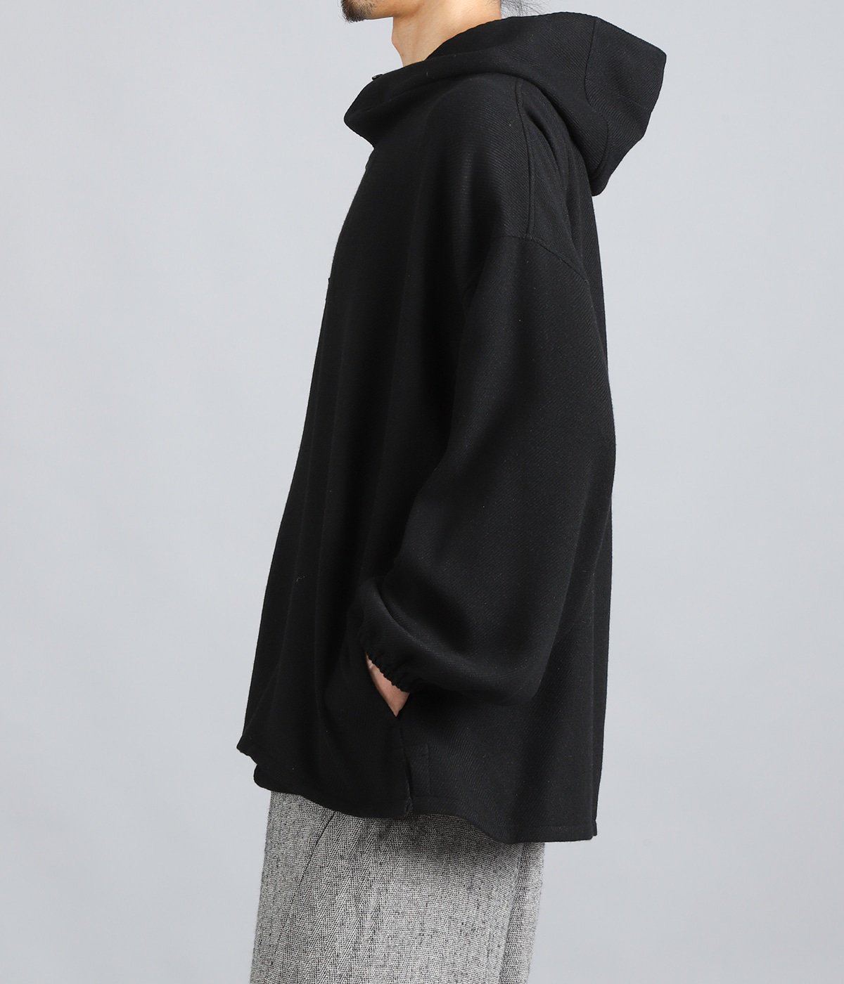model（175cm / 60kg）B85 W75 H92 着用サイズ：M