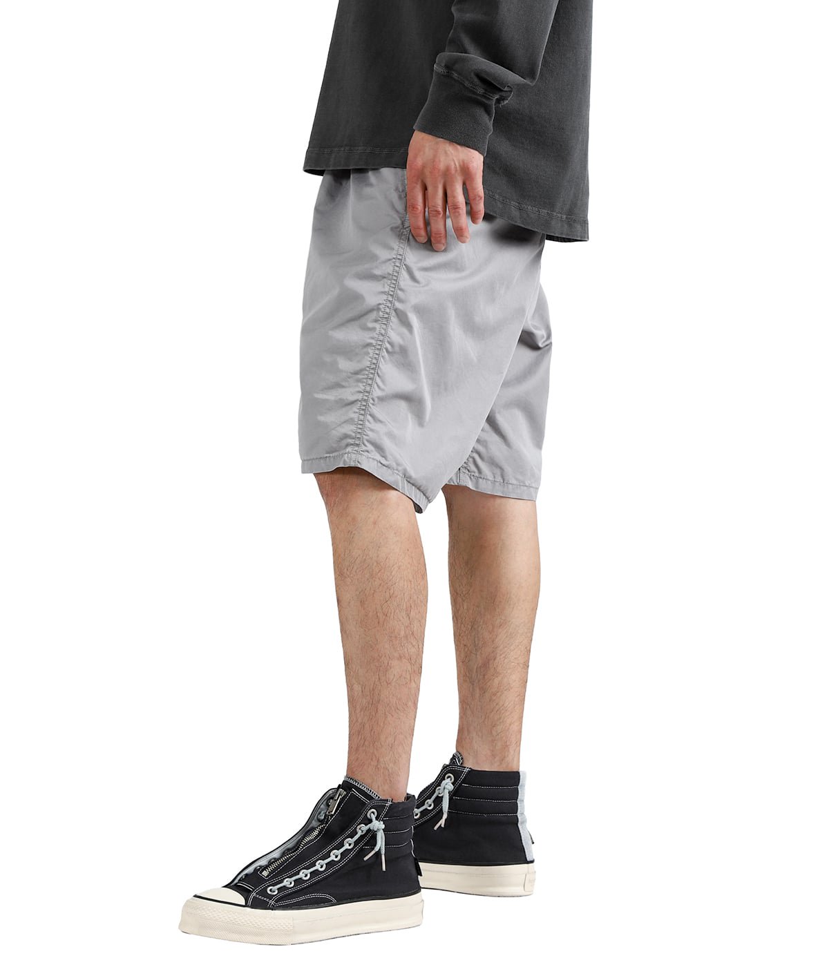 model（175cm / 60kg）B85 W75 H92 着用サイズ：1