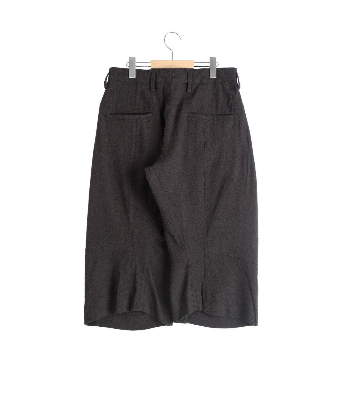 KNEE DARTED FLARE SHORTS | Omar Afridi(オマールアフリディ