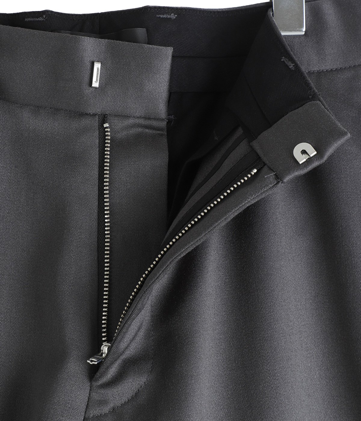 KNEE DARTED FLARE SHORTS | Omar Afridi(オマールアフリディ