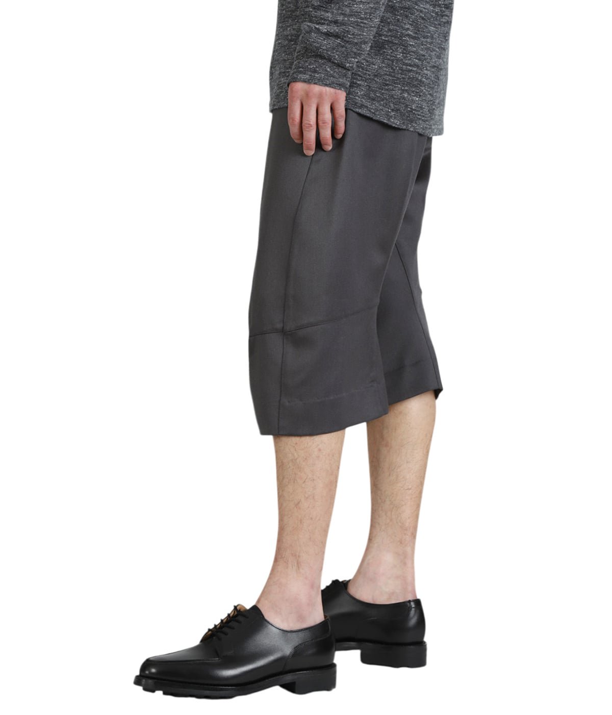 KNEE DARTED FLARE SHORTS | Omar Afridi(オマールアフリディ
