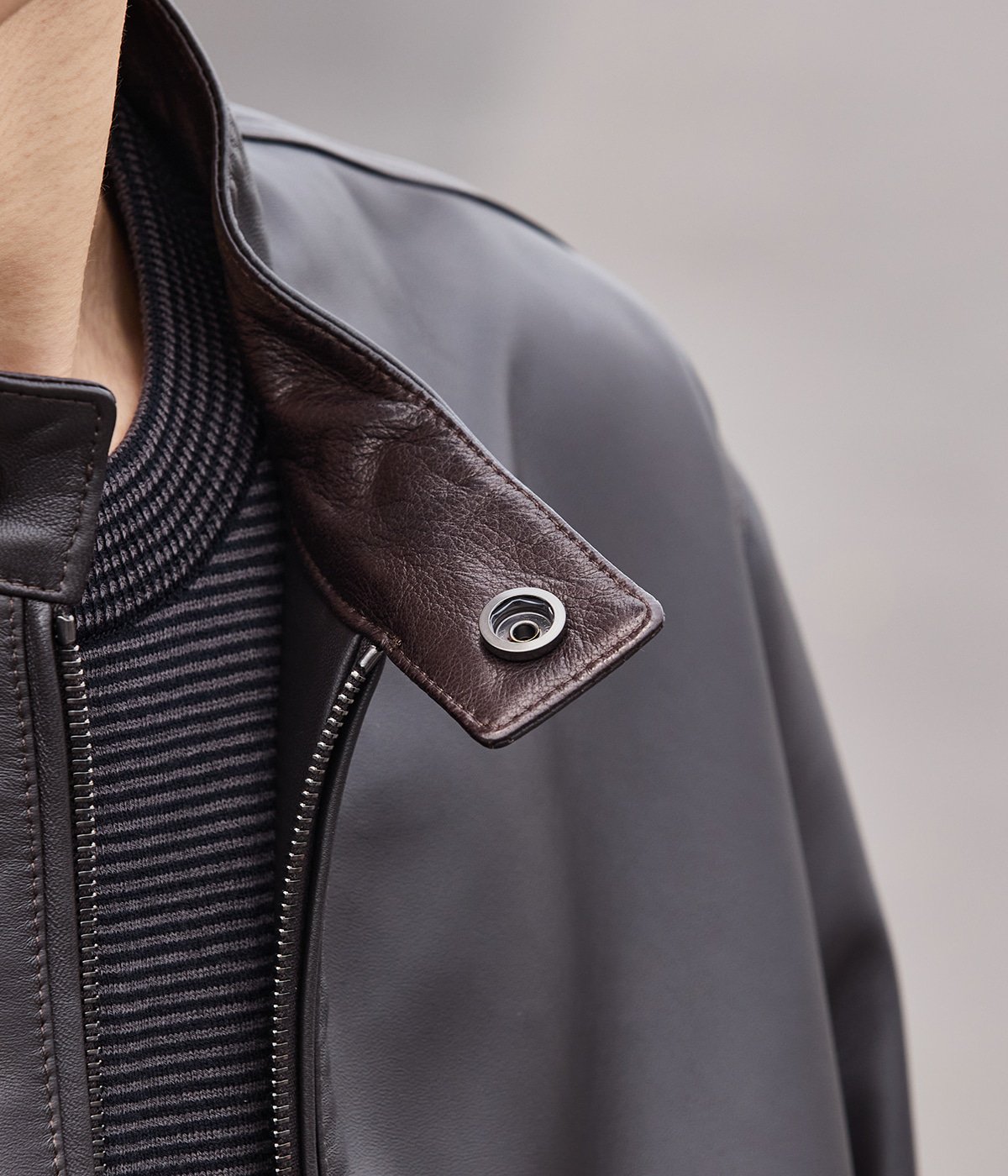 エンメティ　ユリ　パンチングレザー　46 EMMETI ブラック レザー シングルライダース ユリ パンチングレザー 46