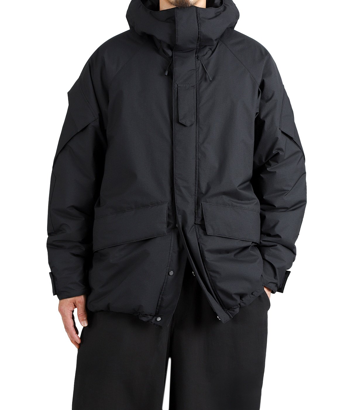 model(175cm / 60kg)B85 W75 H92 着用サイズ：3
