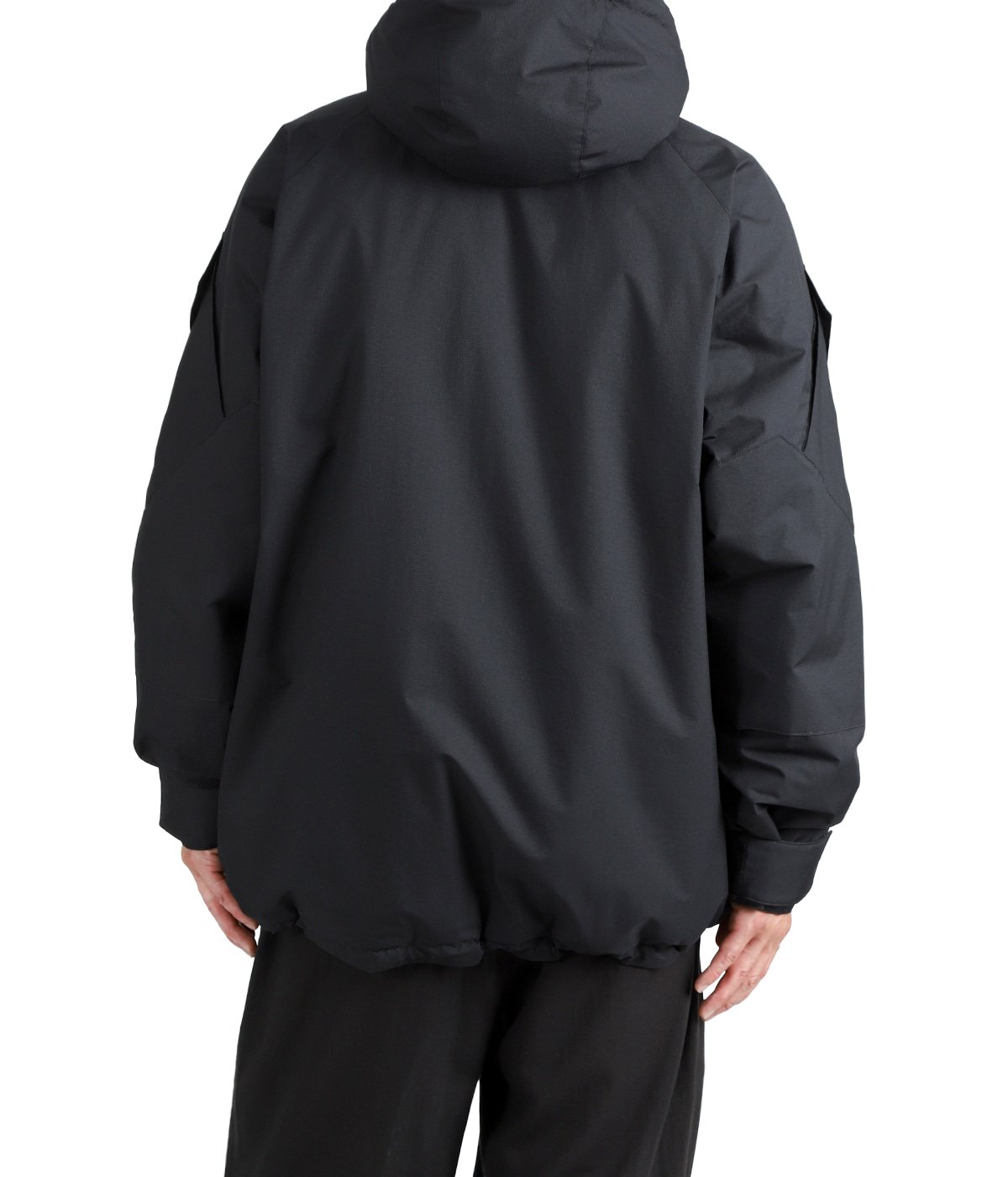 model(175cm / 60kg)B85 W75 H92 着用サイズ：3