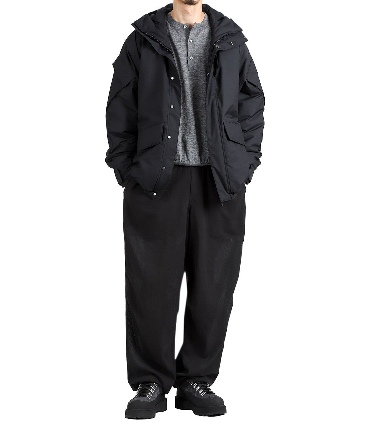 model(175cm / 60kg)B85 W75 H92 着用サイズ：3