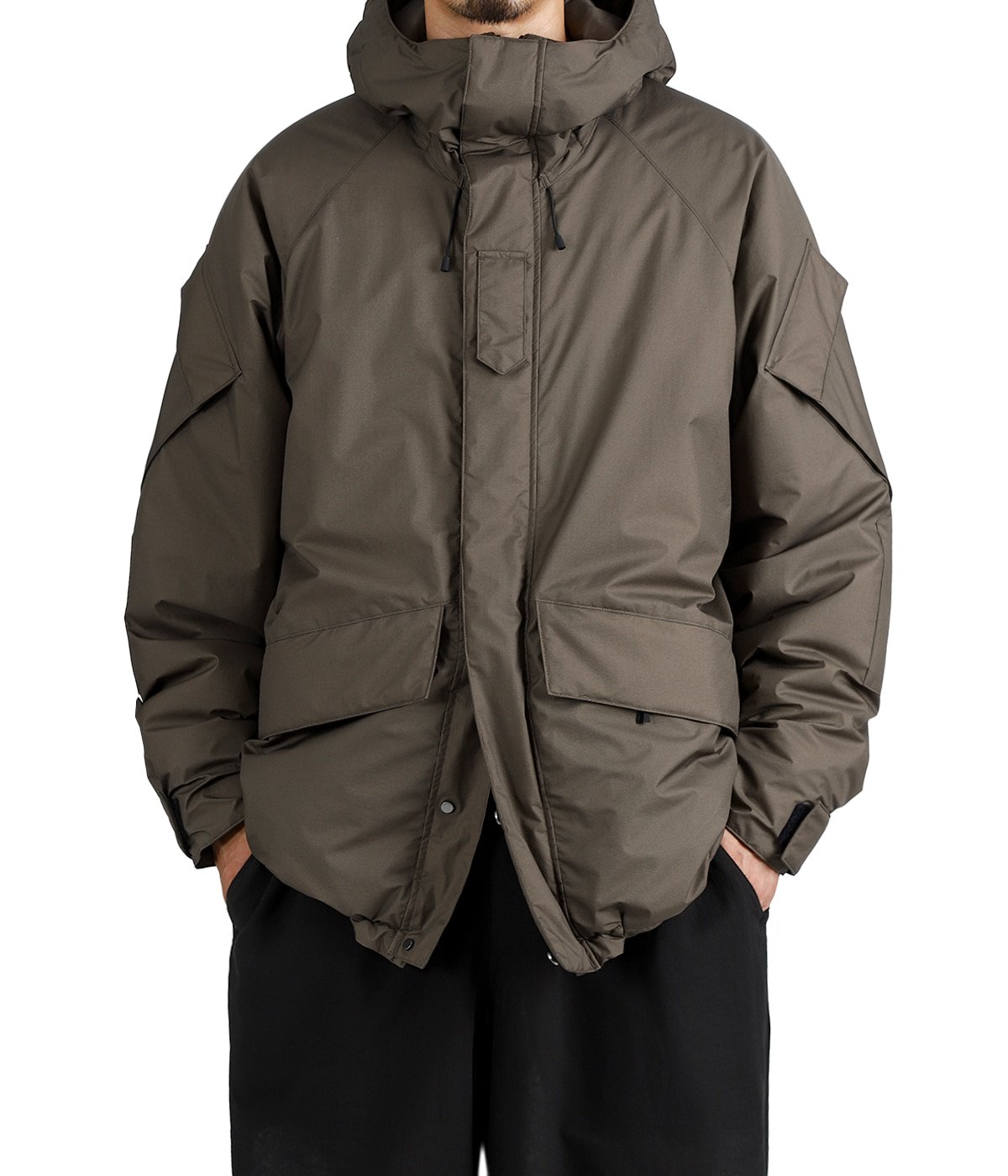 model(175cm / 60kg)B85 W75 H92 着用サイズ：3