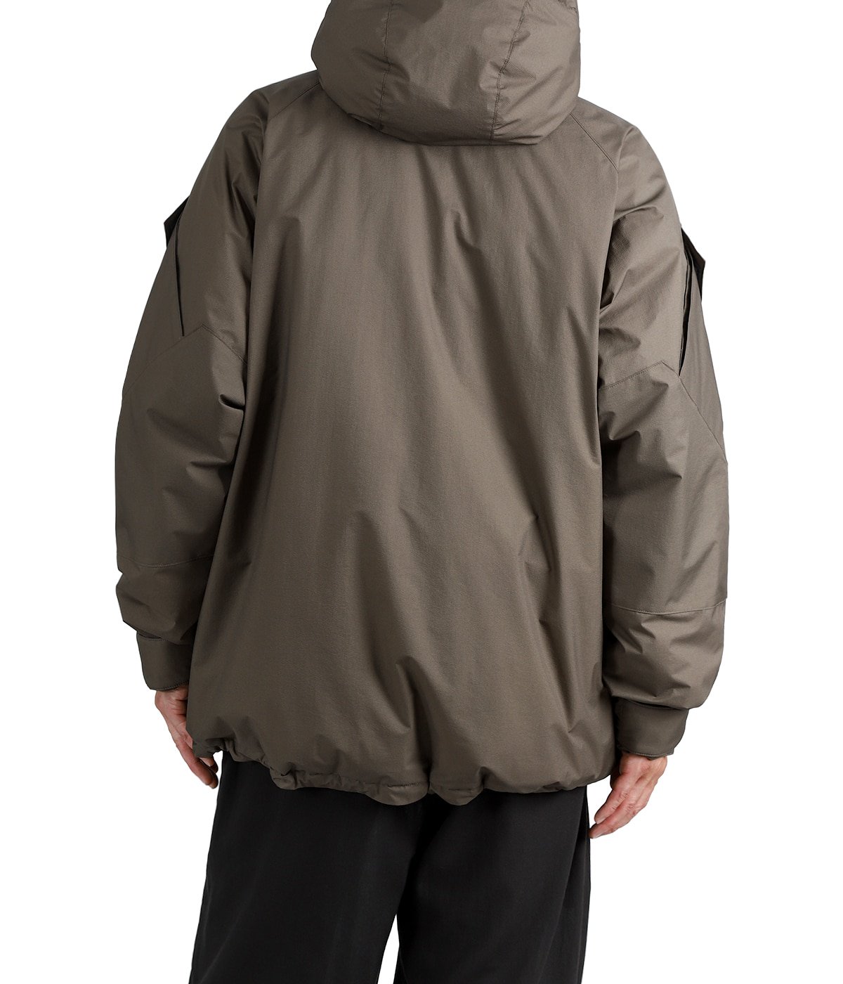 model(175cm / 60kg)B85 W75 H92 着用サイズ：3