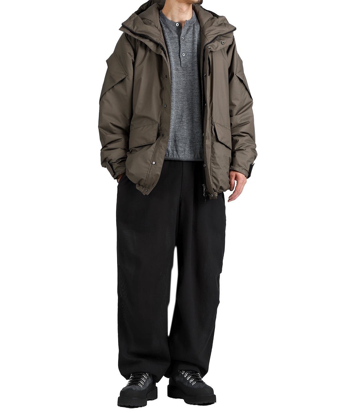 model(175cm / 60kg)B85 W75 H92 着用サイズ：3