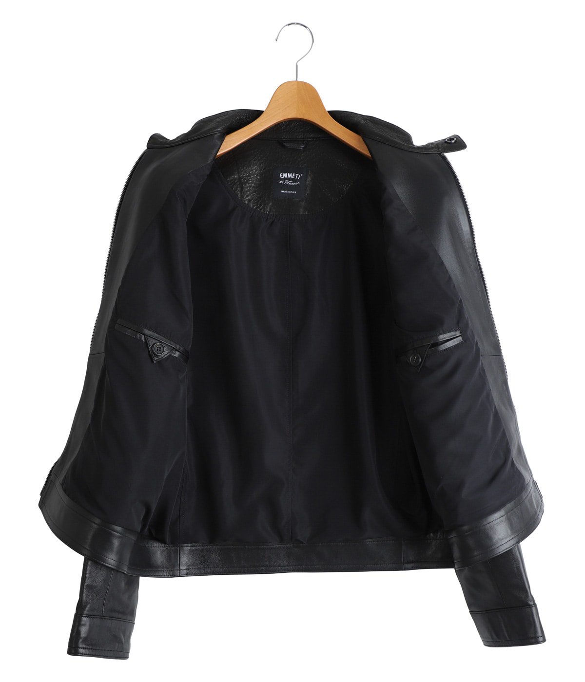model(175cm / 60kg)B85 W75 H92 着用サイズ：48