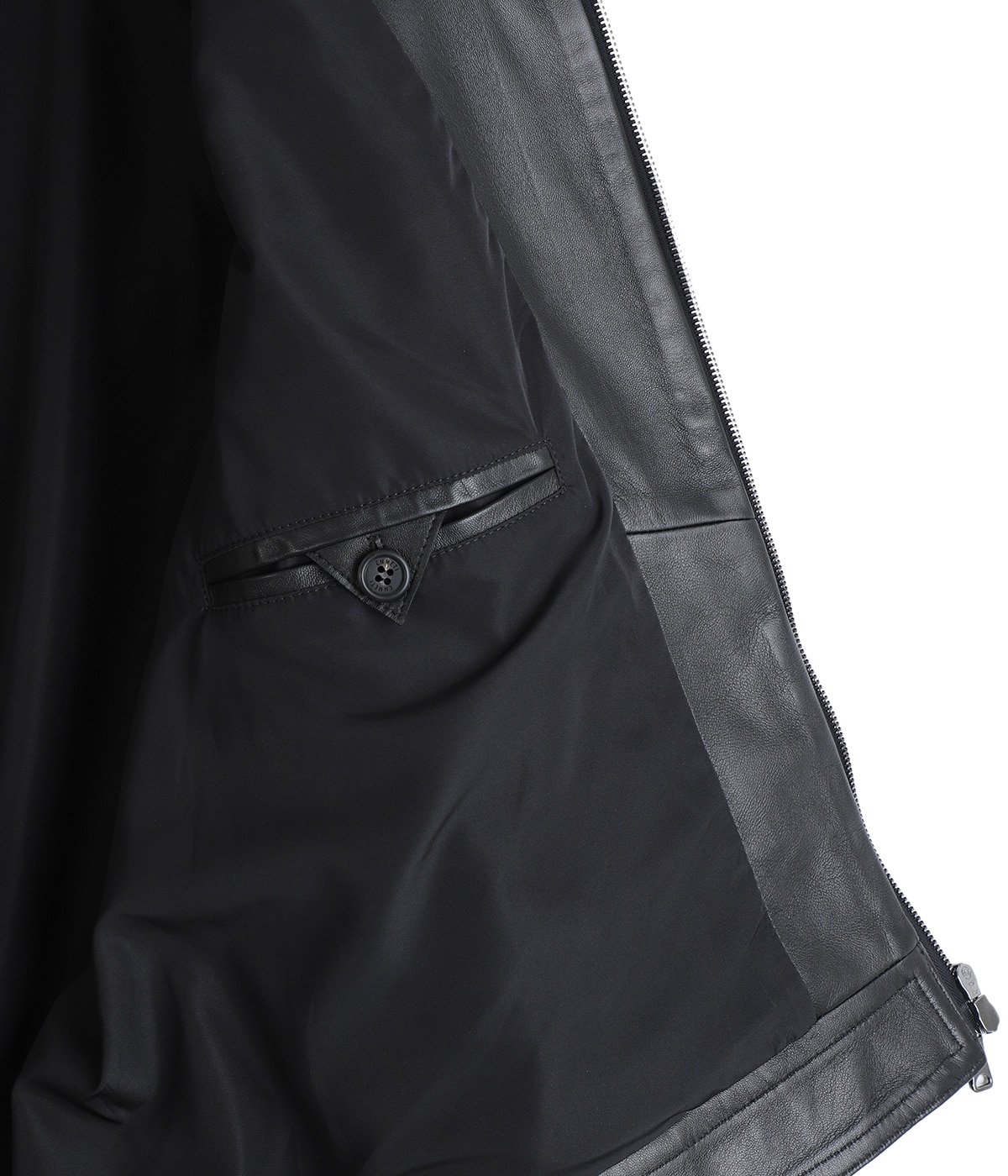 model(175cm / 60kg)B85 W75 H92 着用サイズ：48