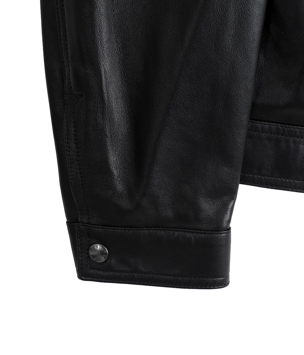model(175cm / 60kg)B85 W75 H92 着用サイズ：48