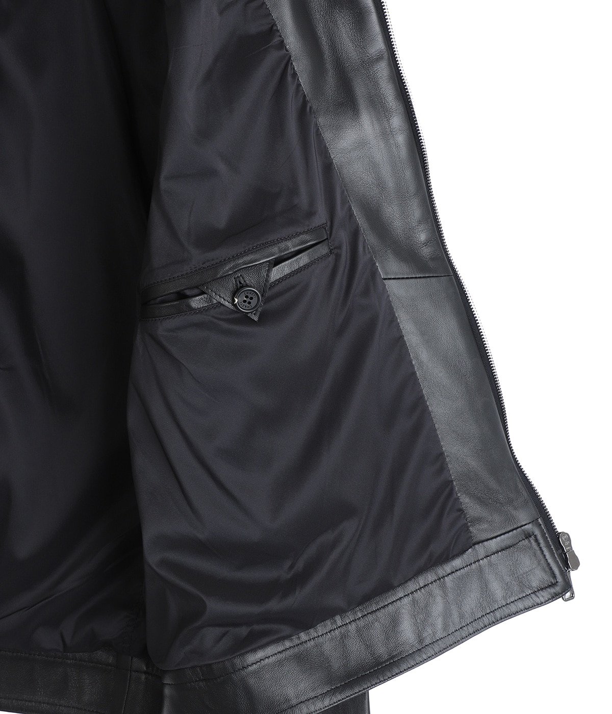 model(175cm / 60kg)B85 W75 H92 着用サイズ：48