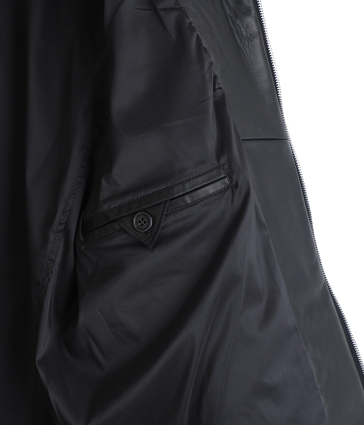 model(175cm / 60kg)B85 W75 H92 着用サイズ：48
