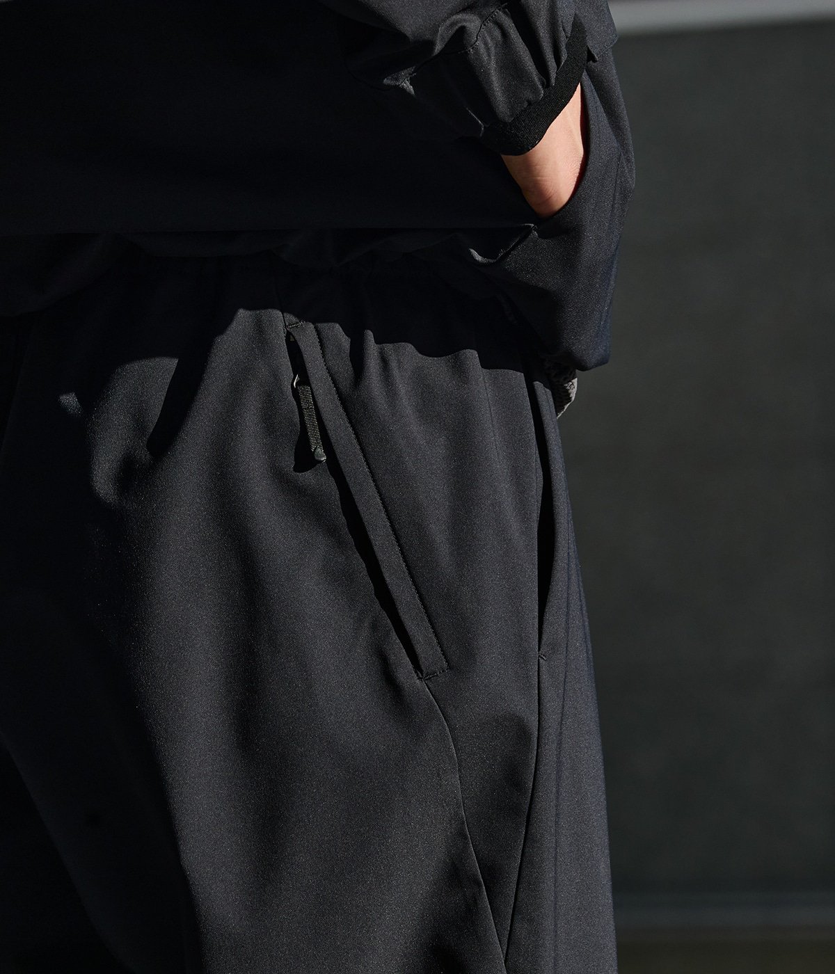ONLY ARK】別注 DOUBLE WEAVE TUCK PANTS | Goldwin(ゴールド