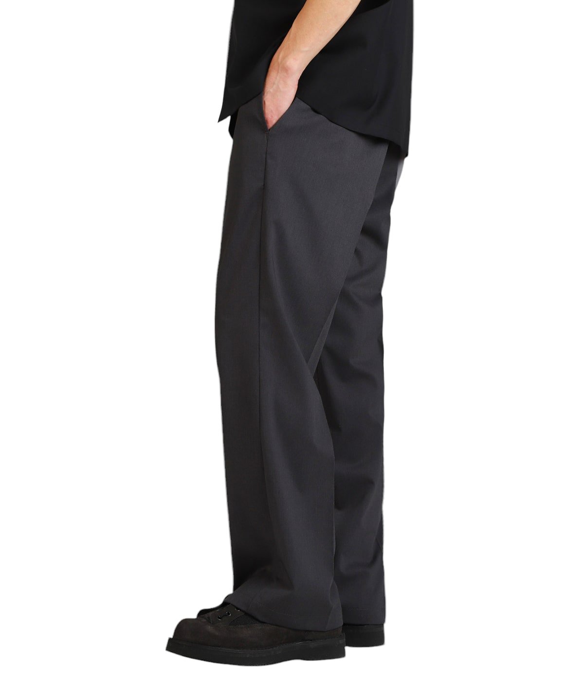 model（175cm / 60kg）B85 W75 H92 着用サイズ：L