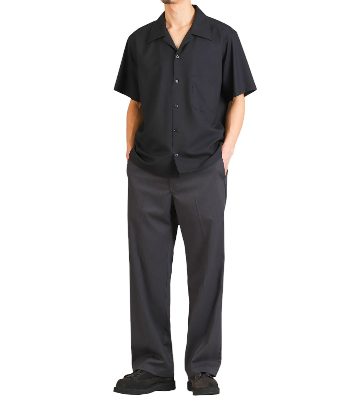 model（175cm / 60kg）B85 W75 H92 着用サイズ：L