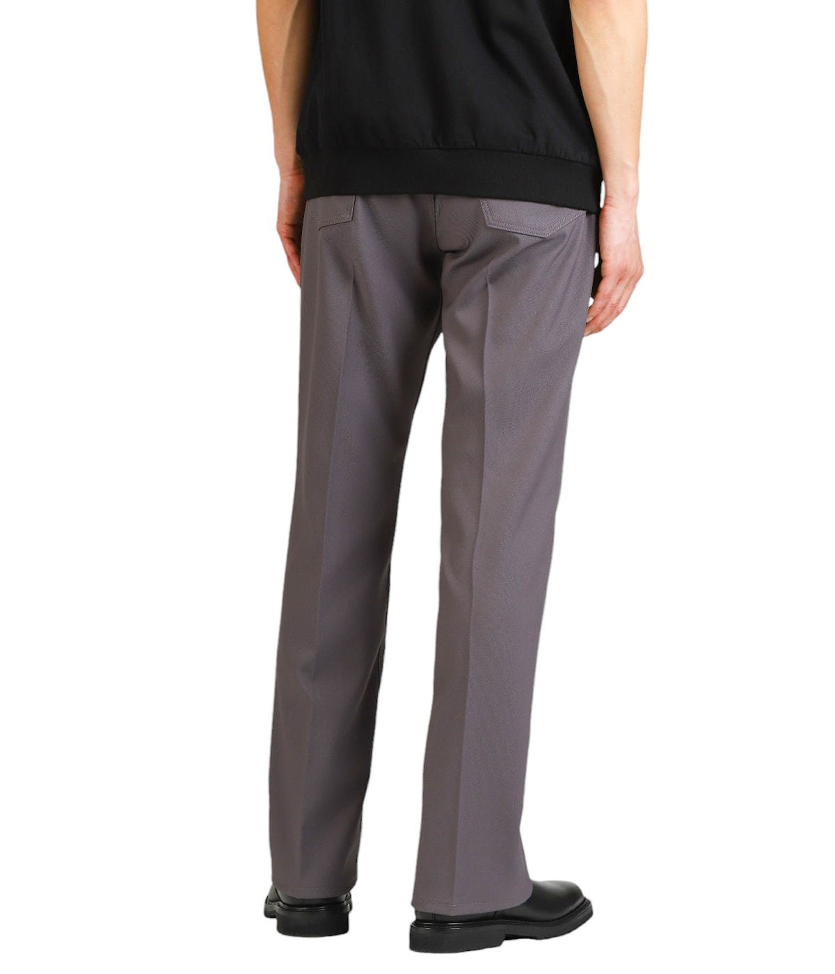 model（175cm / 60kg）B85 W75 H92 着用サイズ：M