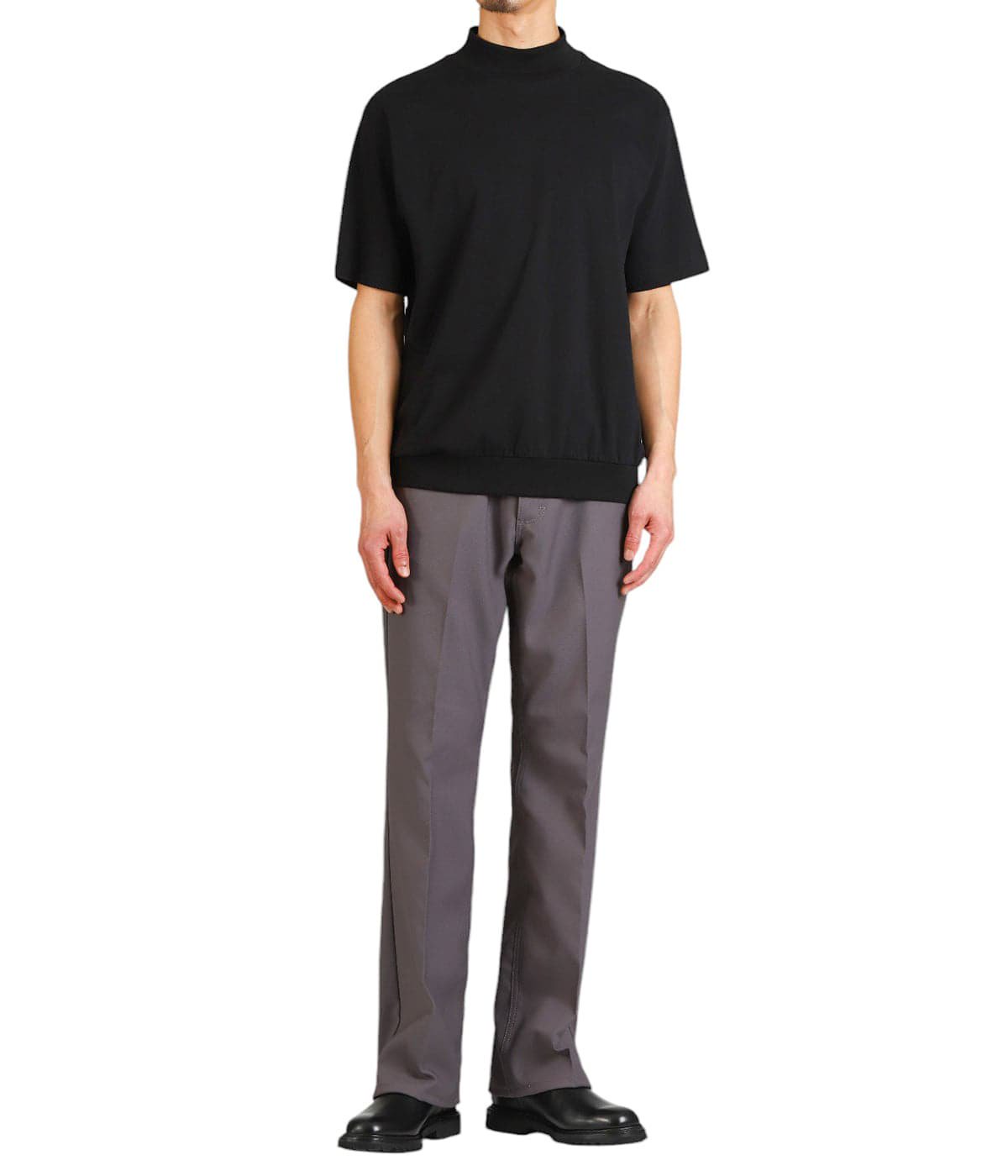 model（175cm / 60kg）B85 W75 H92 着用サイズ：M