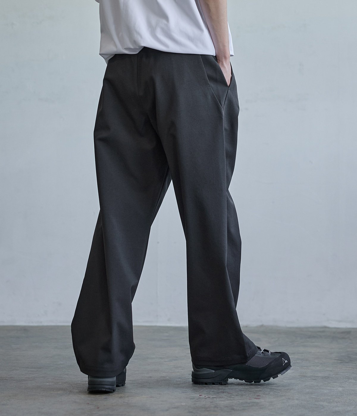 別注 Dry Stretch Twill Tuck Straight Pants | Goldwin(ゴールド