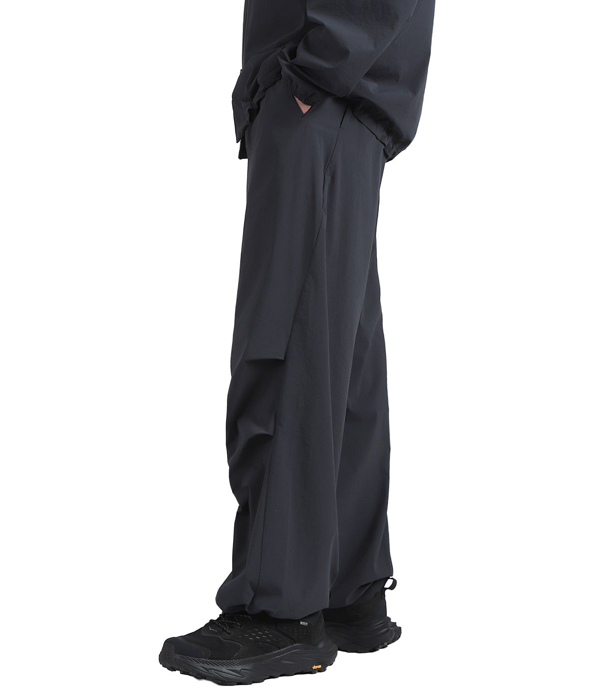 model(175cm / 60kg)B85 W75 H92 着用サイズ：3