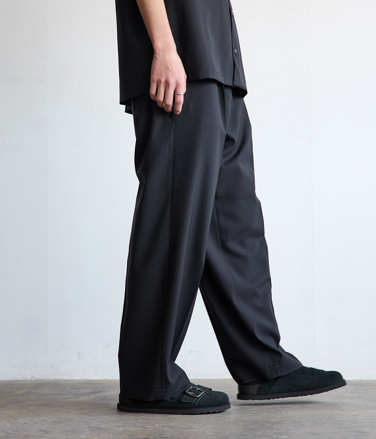 美品 BATONER バトナー ウール スラックス 別注 SUPER 160 SOLID WOOL 1TUCK PANTS | BATONER(バトナー) / パンツ