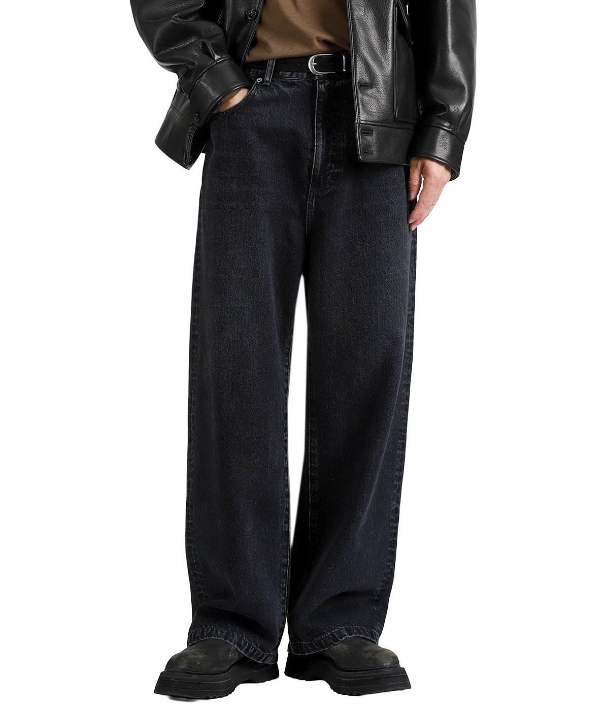model（175cm / 60kg）B85 W75 H92 着用サイズ：30inch