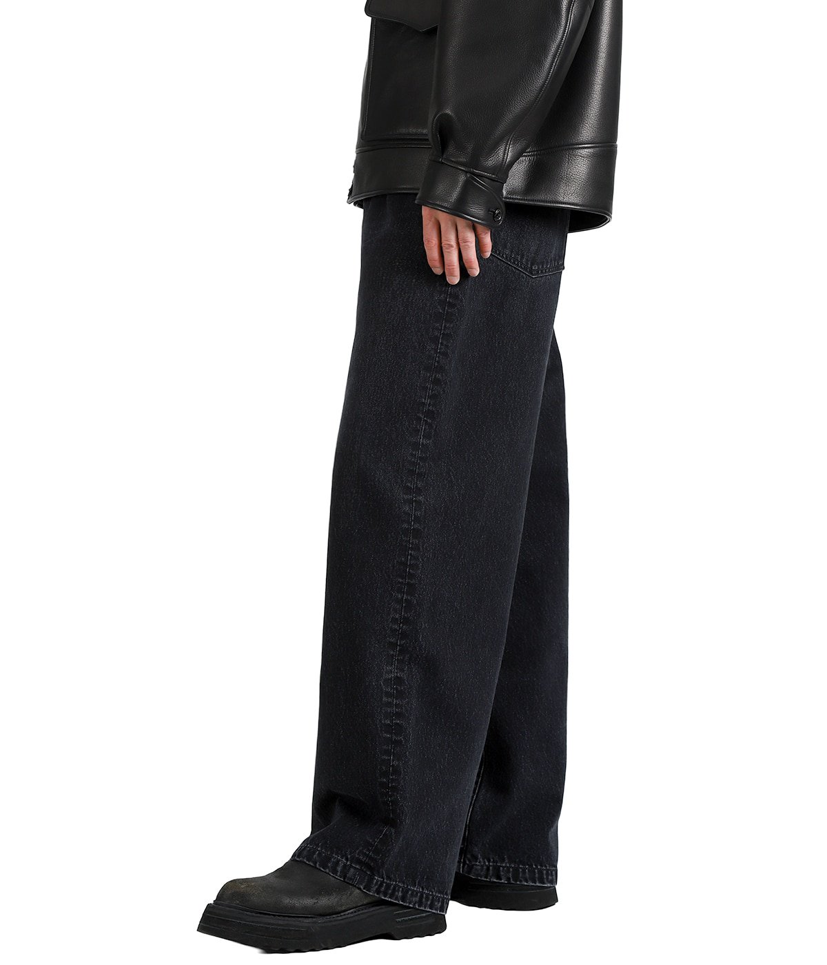 model（175cm / 60kg）B85 W75 H92 着用サイズ：30inch