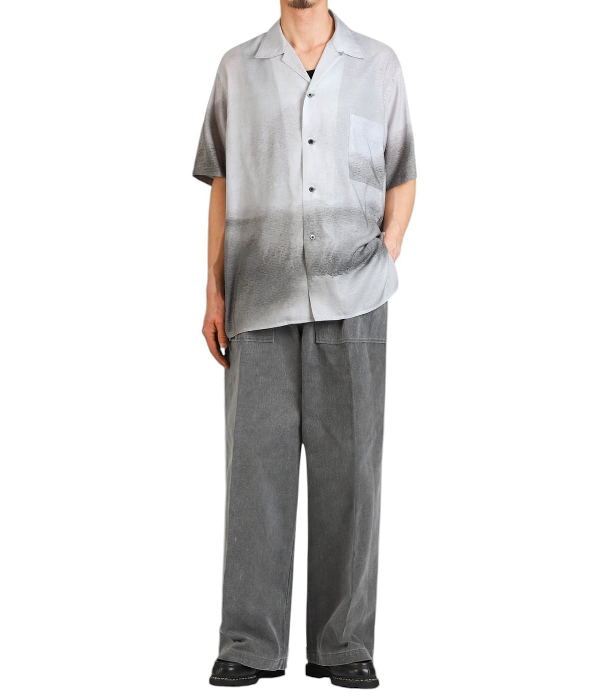 model（175cm / 60kg）B85 W75 H92 着用サイズ：2