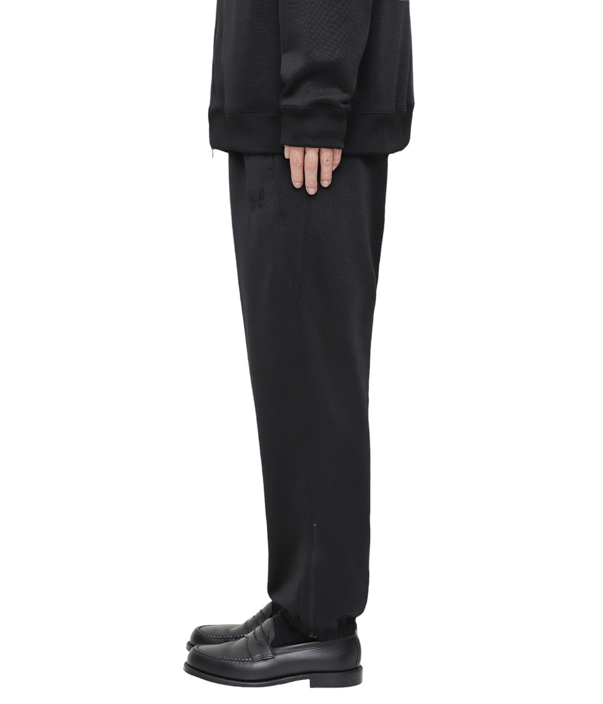 model（184cm / 63kg）B85 W80 H102 着用サイズ：XL