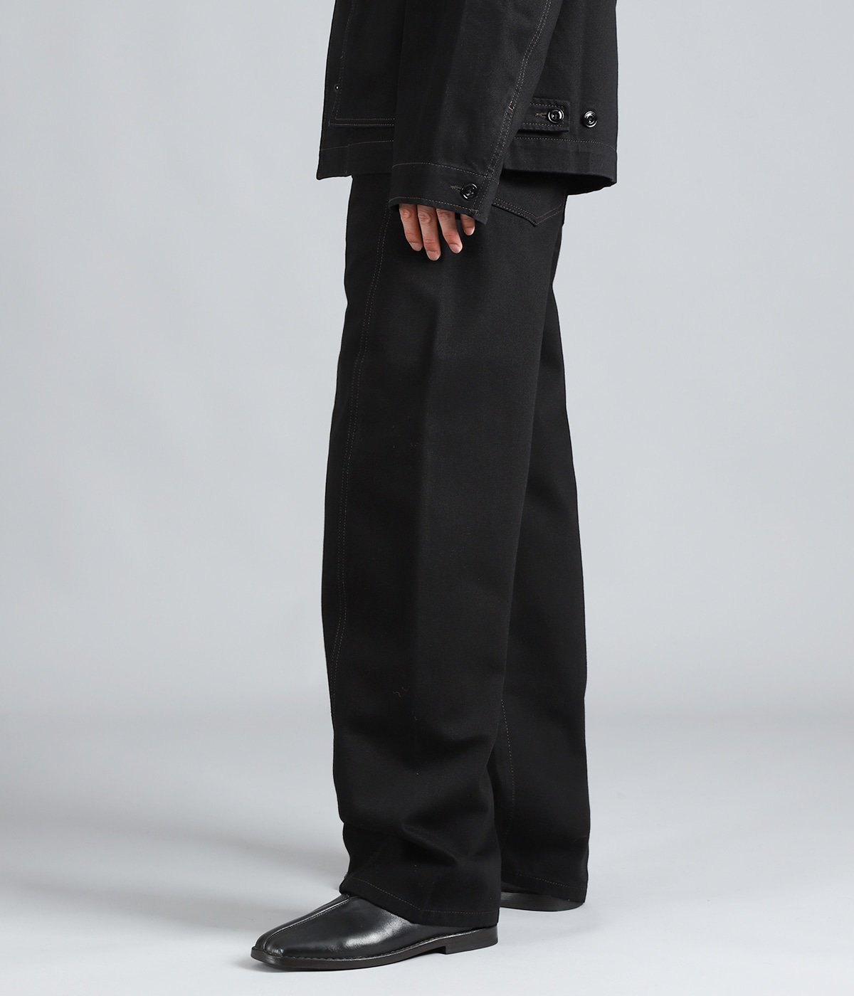 model（175cm / 60kg）B85 W75 H92 着用サイズ：S