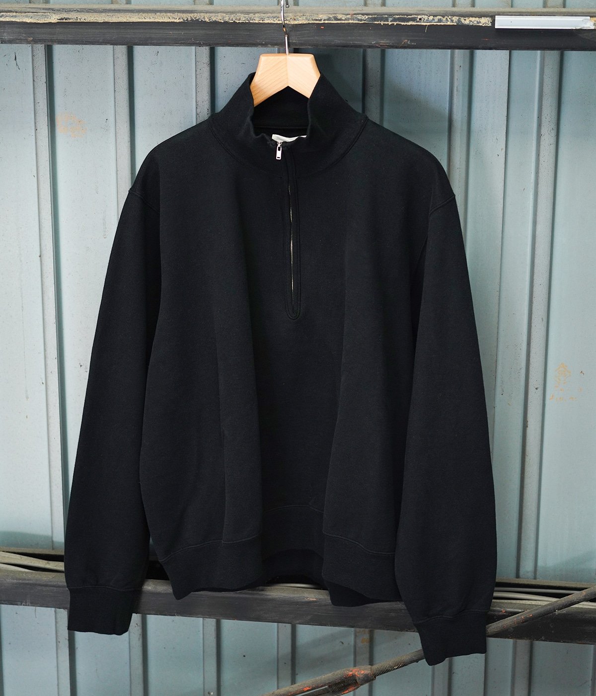 【完売商品】Left Alone x AKTR HALF ZIP SWEAT Half Zip Sweat | PORT BY ARK(ポートバイアーク) / トップス