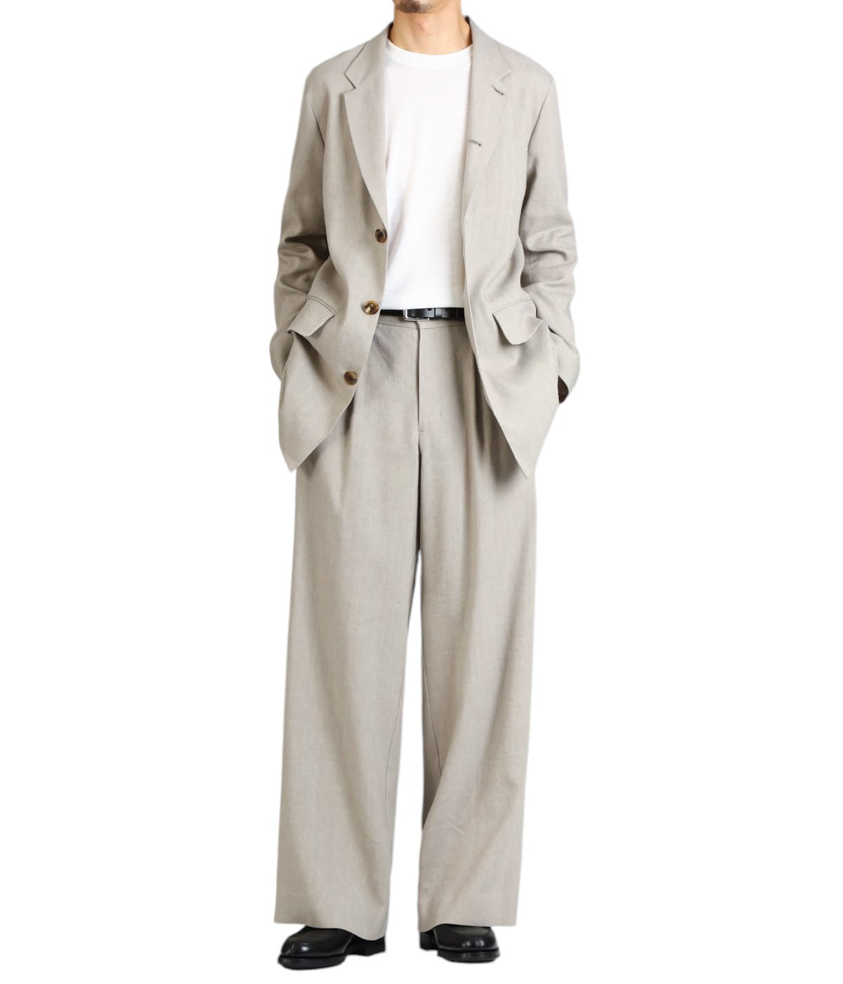 model（175cm / 60kg）B85 W75 H92 着用サイズ：2