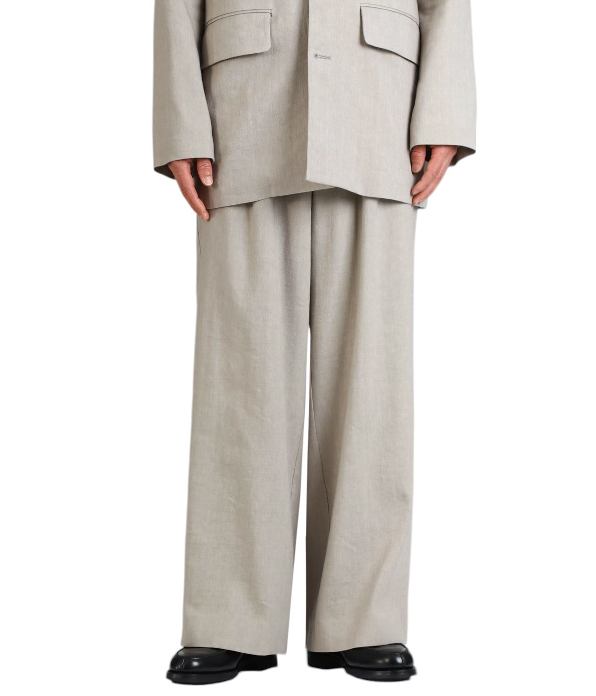 model（175cm / 60kg）B85 W75 H92 着用サイズ：2