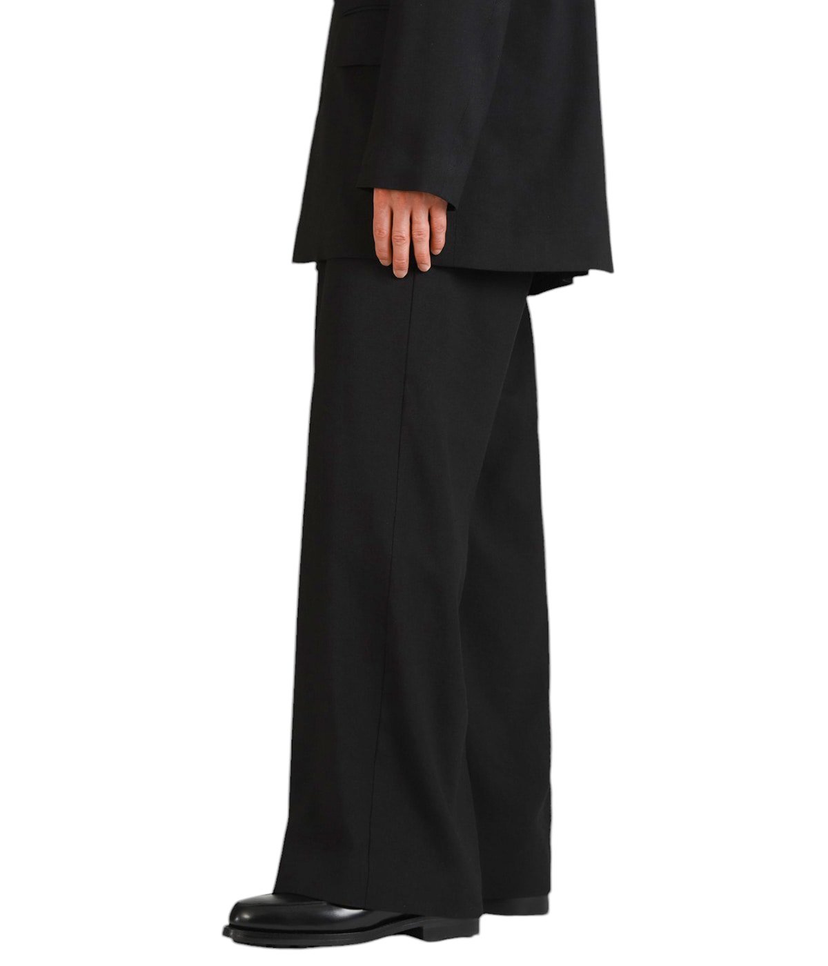 model（175cm / 60kg）B85 W75 H92 着用サイズ：2